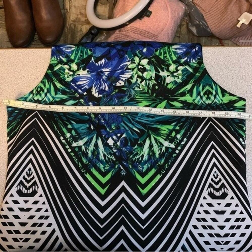 Bisou Bisou Floral Artsy Design Womens Tank Top Size Large Tropical Vacation - Picture 6 of 6